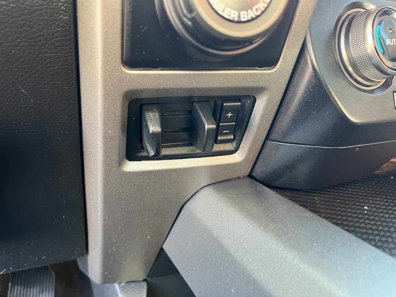 Used 2020 Ford F150 Raptor w/ Equipment Group 802A Luxury image 26