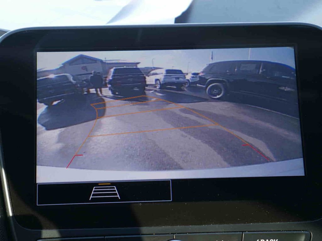 Used 2022 Chevrolet Malibu LT image 32