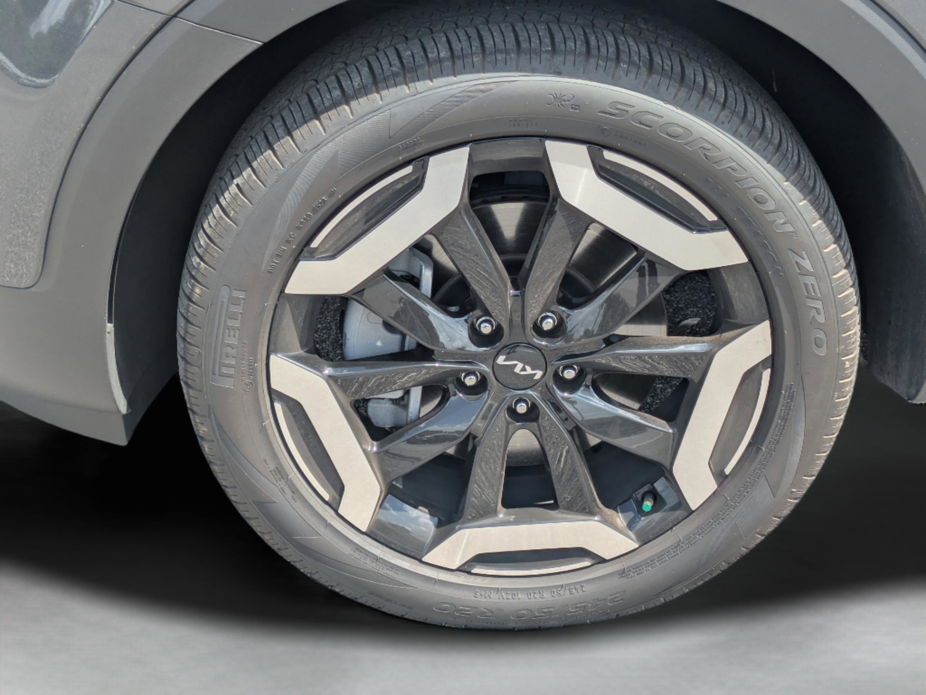 Certified 2024 Kia Telluride EX image 11