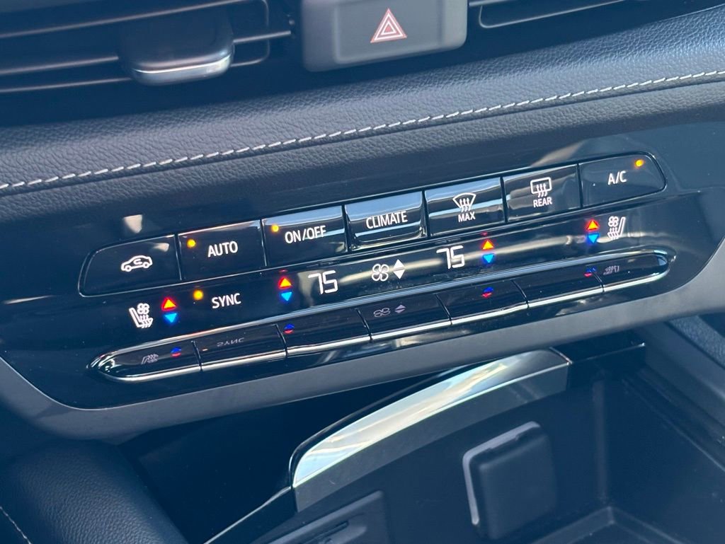 Used 2023 Buick Envision Avenir image 32