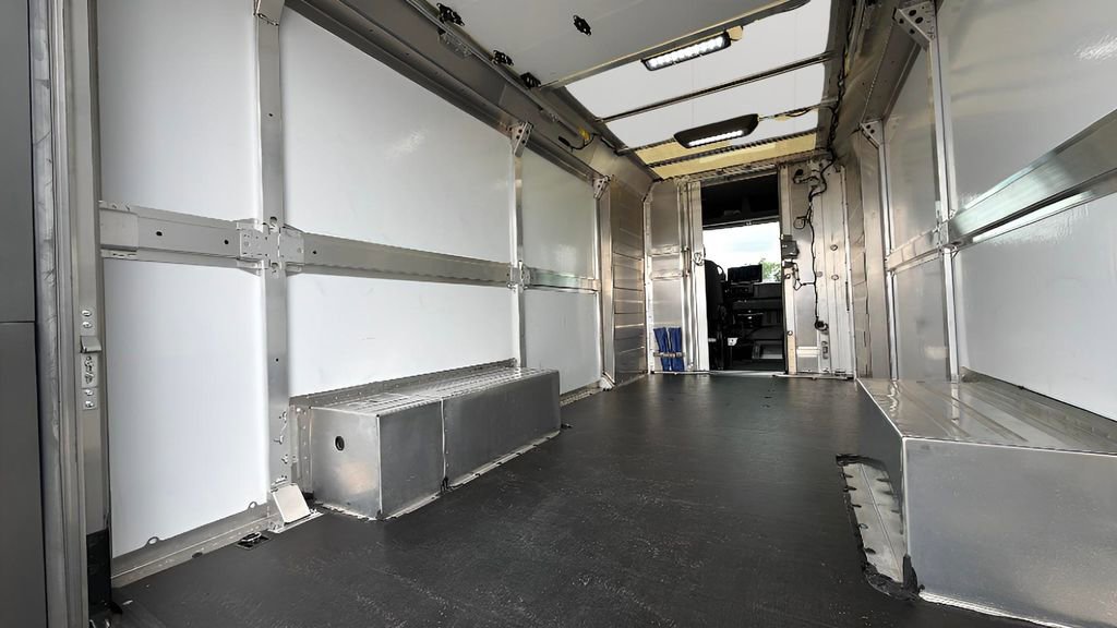 Used 2024 Chevrolet Brightdrop 600 w/ Commercial Equipment Package AWD/4WD image 30
