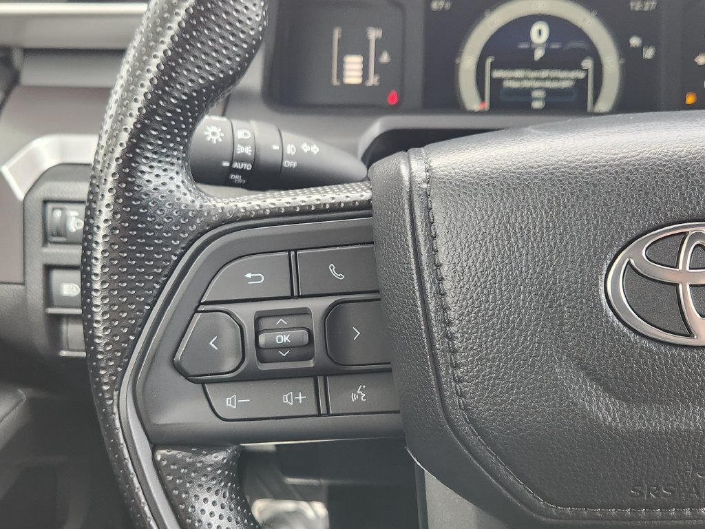 Used 2025 Toyota Tacoma SR5 AWD/4WD image 17
