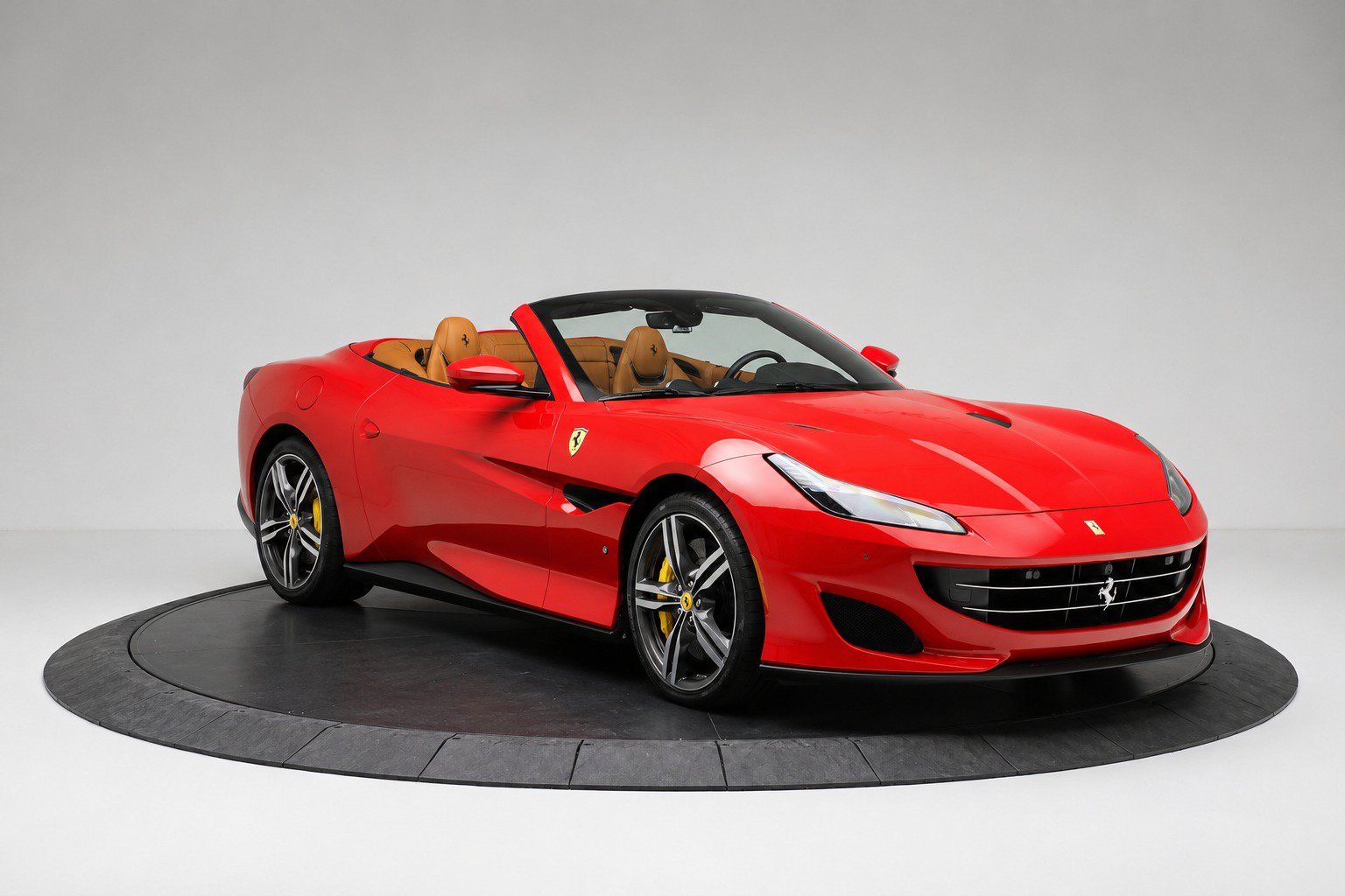 Used 2019 Ferrari Portofino RWD image 2