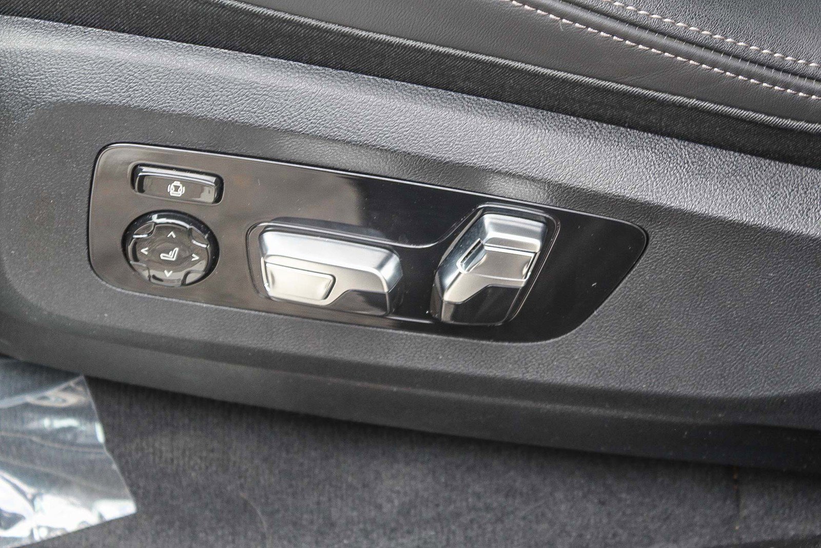 Used 2025 BMW X5 M60i image 21