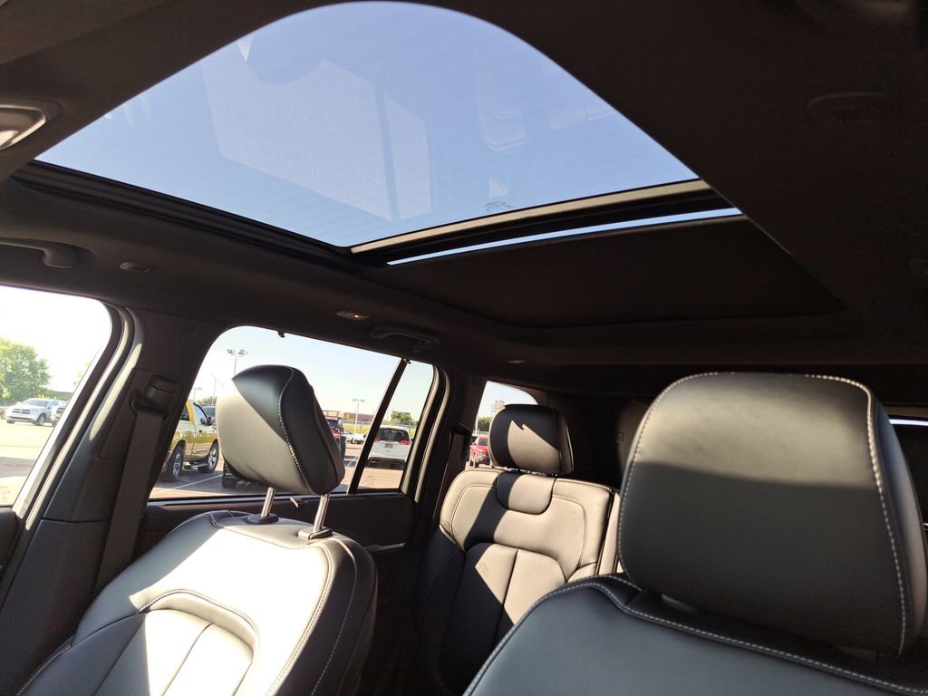 New 2025 Jeep Grand Cherokee Limited w/ Luxury Tech Group II AWD/4WD image 11