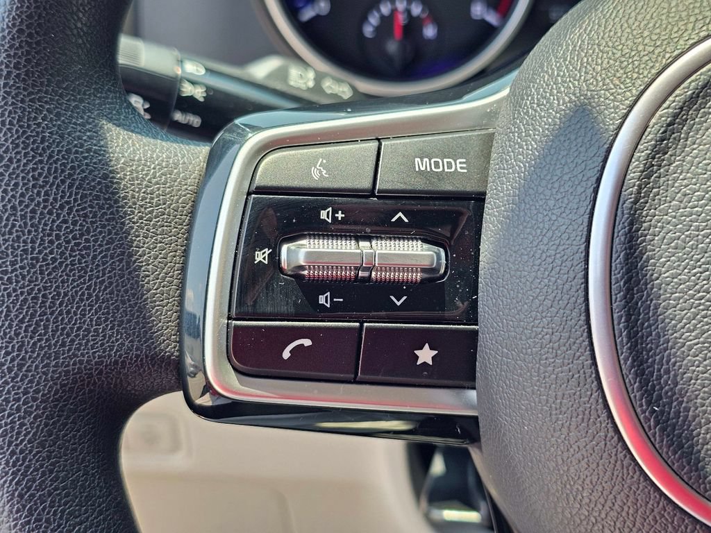 Certified 2023 Kia Carnival LX FWD image 21