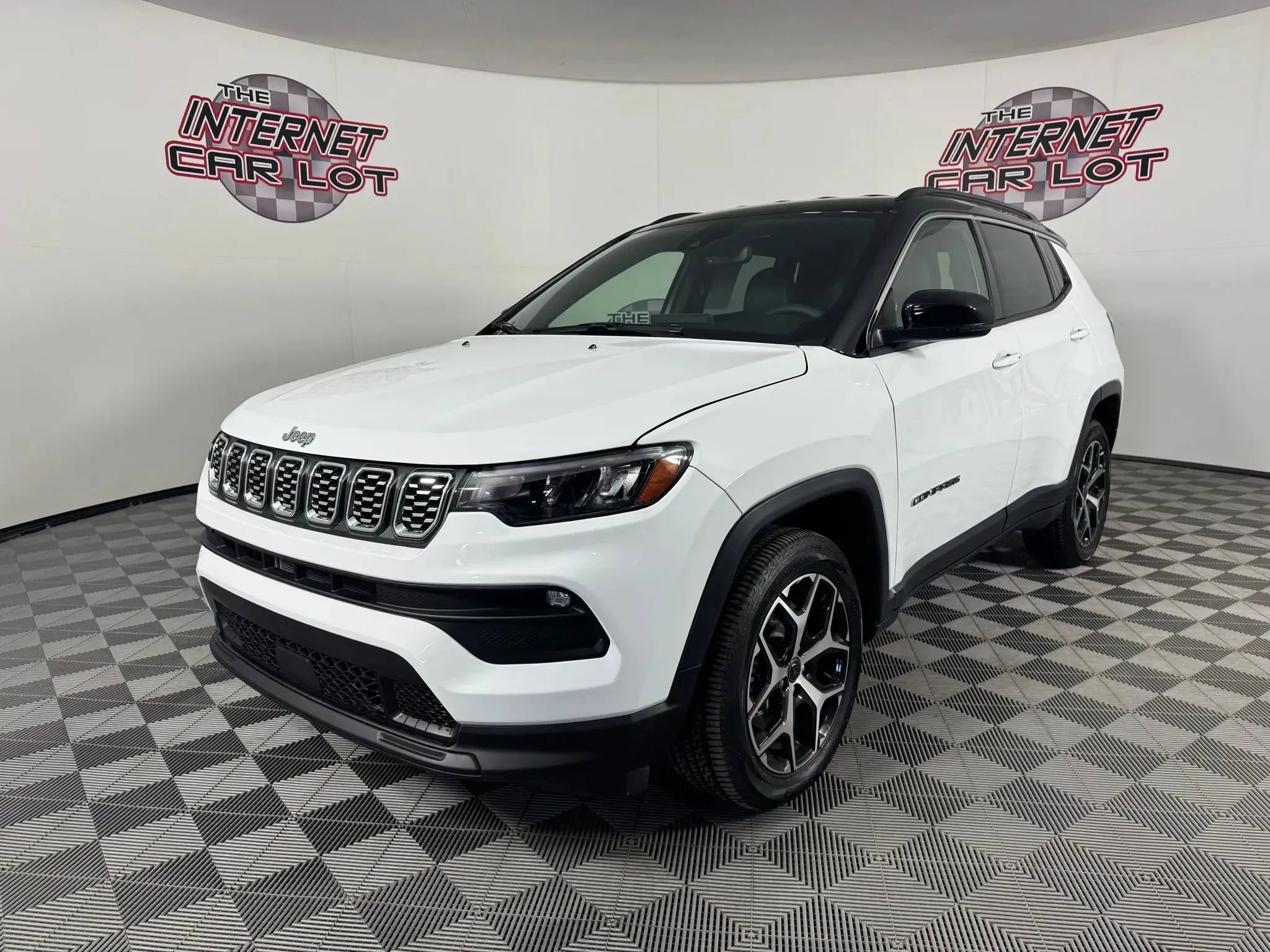 Used 2025 Jeep Compass Limited image 3