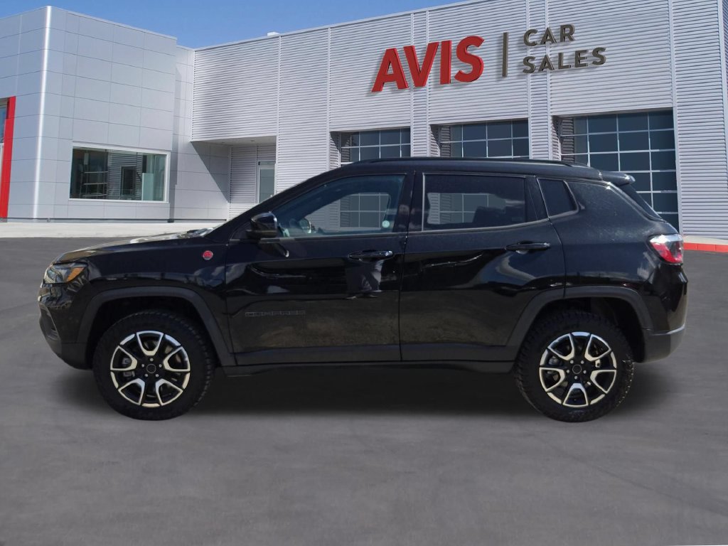 Used 2025 Jeep Compass Trailhawk AWD/4WD image 10