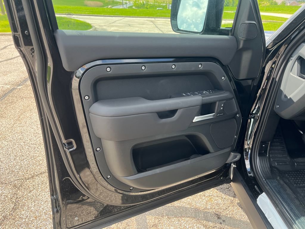 New 2026 Land Rover Defender 110 S AWD/4WD image 10