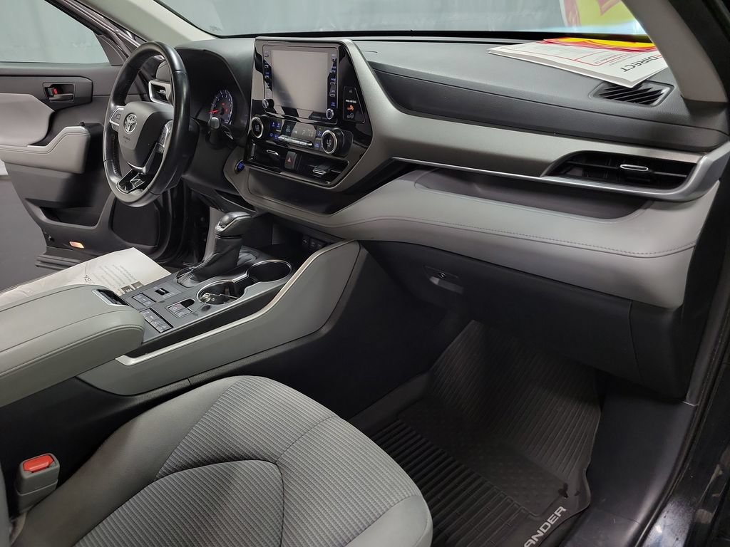 Used 2020 Toyota Highlander LE AWD/4WD image 23
