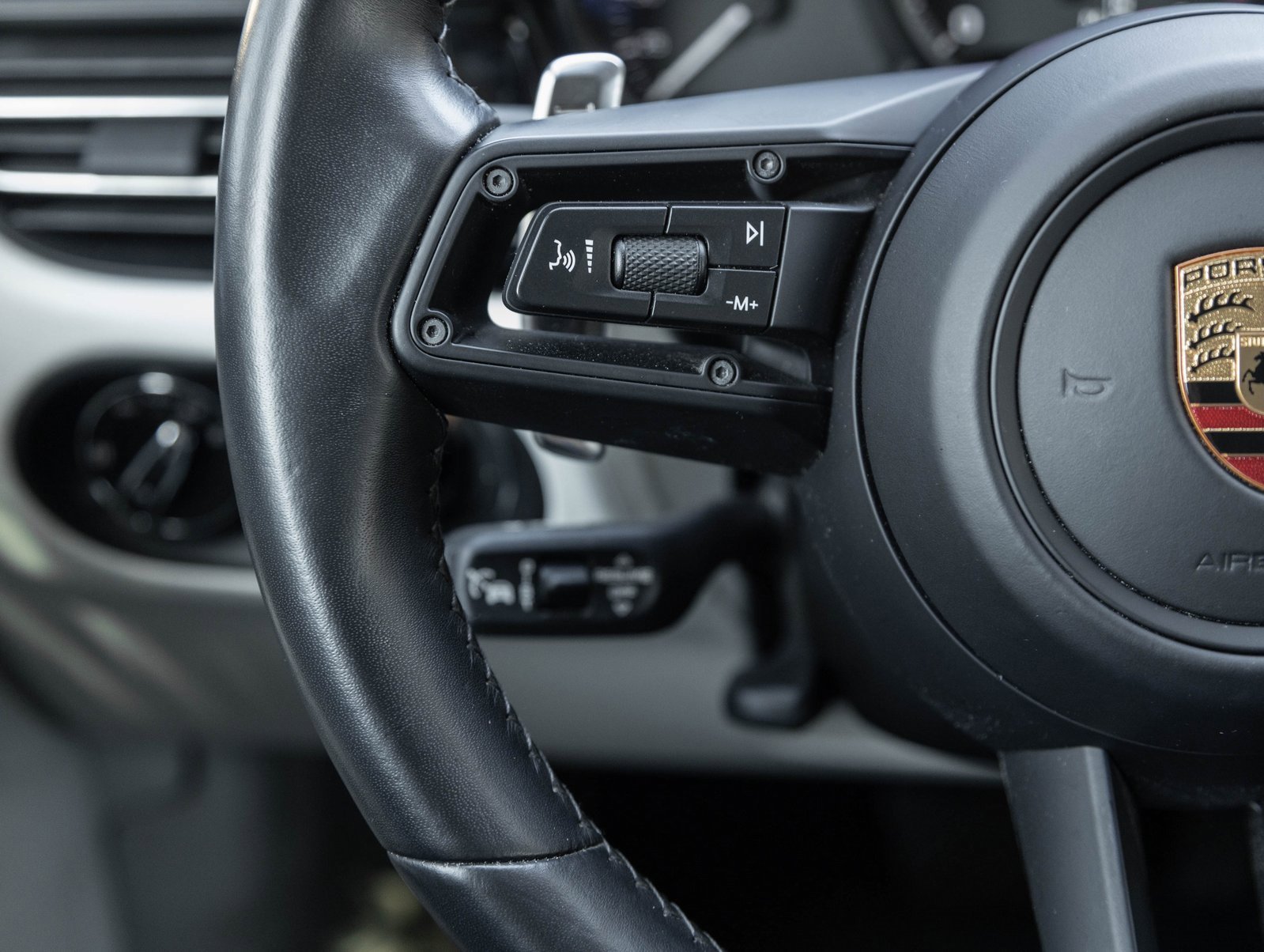 Used 2024 Porsche Macan Turbo image 15