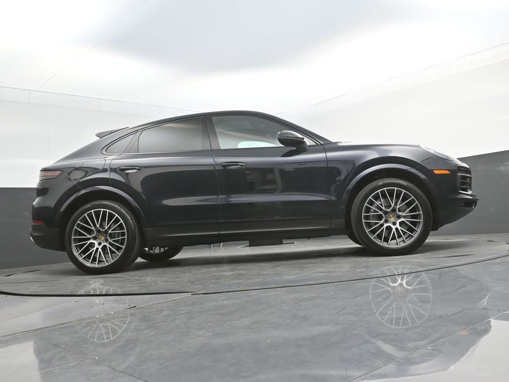 Used 2022 Porsche Cayenne Coupe w/ Premium Package image 38