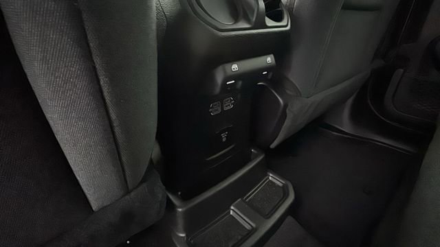 Used 2025 Jeep Wrangler Unlimited Sahara image 26