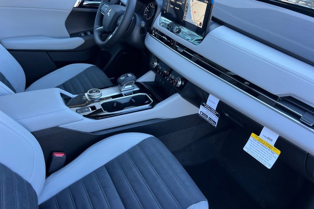 New 2026 Mitsubishi Outlander SE image 17