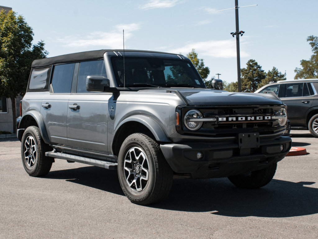Used 2024 Ford Bronco Outer Banks AWD/4WD image 3