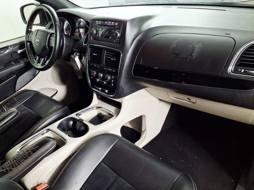 Used 2017 Dodge Grand Caravan SXT FWD image 14