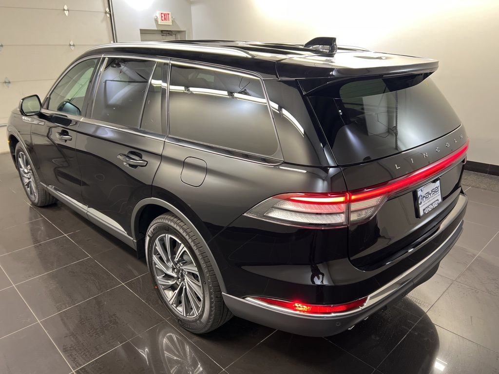 Used 2026 Lincoln Aviator AWD image 4