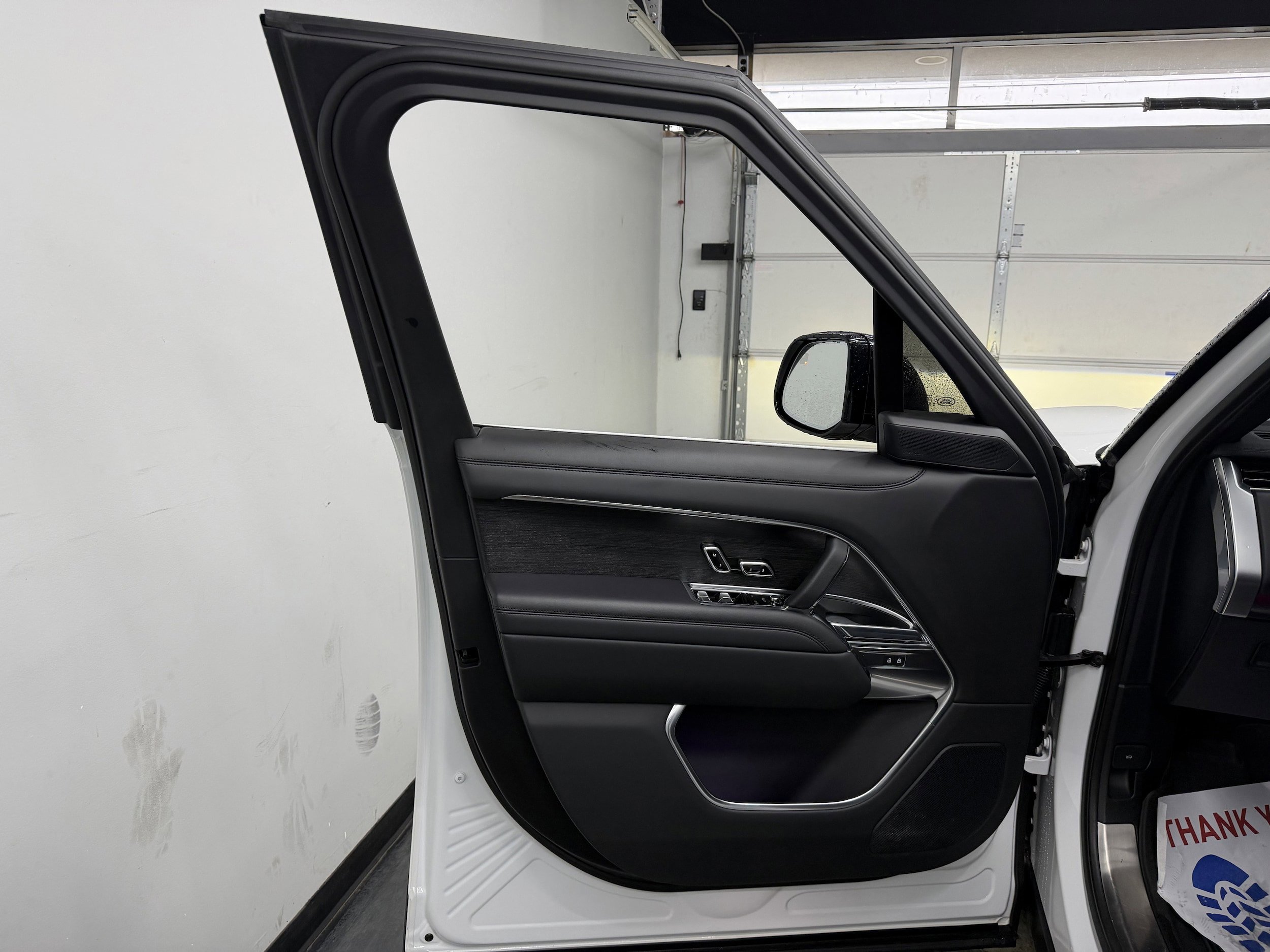 Used 2023 Land Rover Range Rover SE image 12