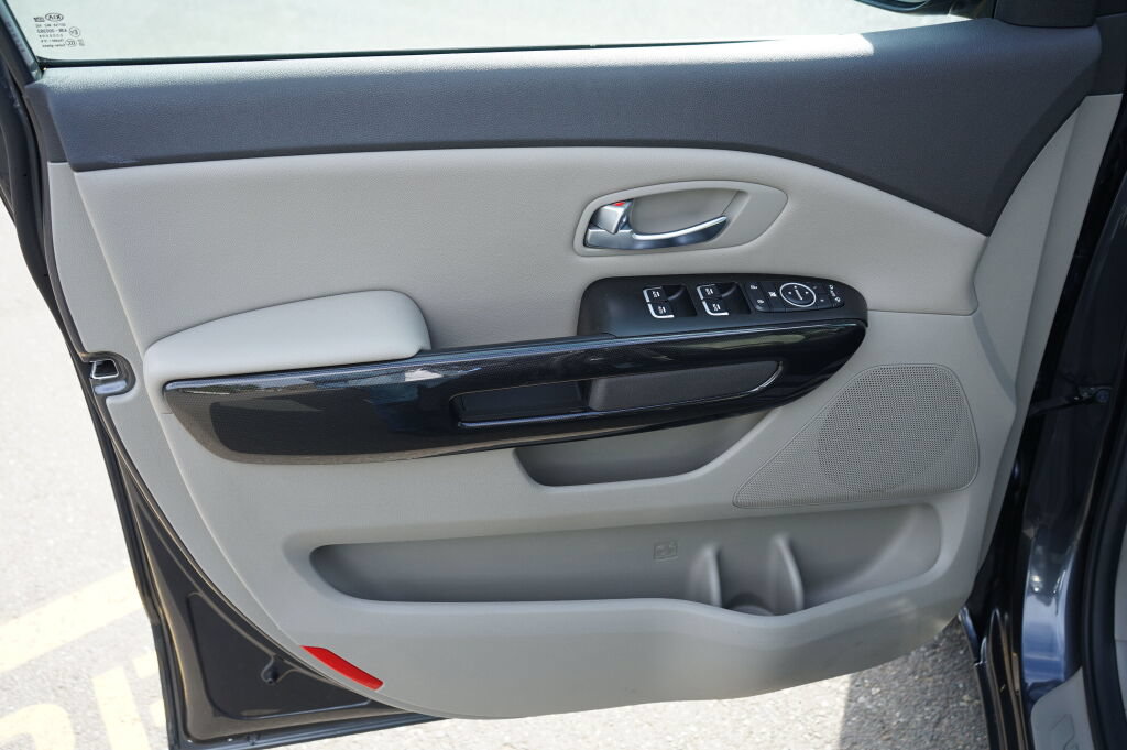 Used 2015 Kia Sedona EX FWD image 13