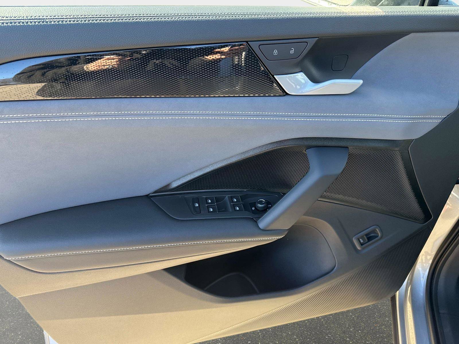 New 2026 Volkswagen Tiguan SE image 18