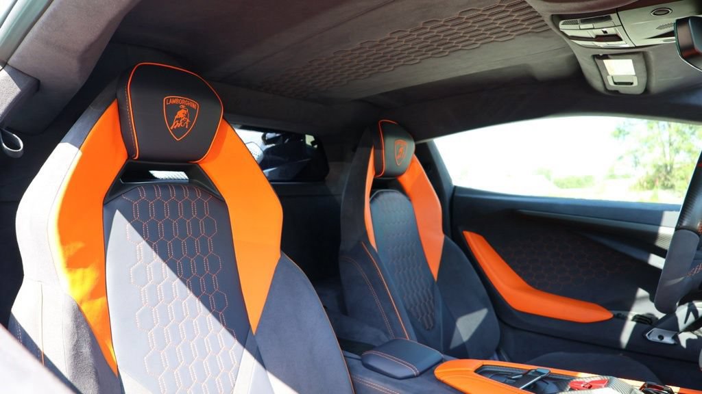 Used 2024 Lamborghini Revuelto AWD/4WD image 13