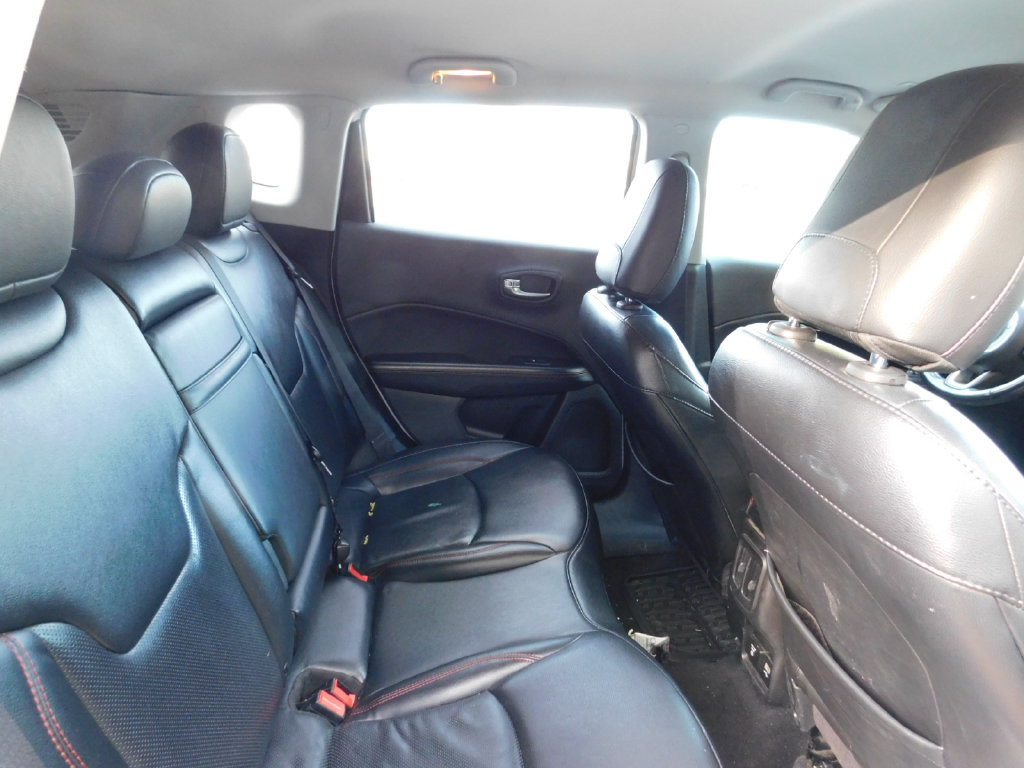 Used 2019 Jeep Compass Trailhawk w/ Leather Interior Group AWD/4WD image 3