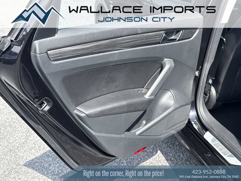Used 2020 Volkswagen Passat 2.0T R-Line FWD image 31