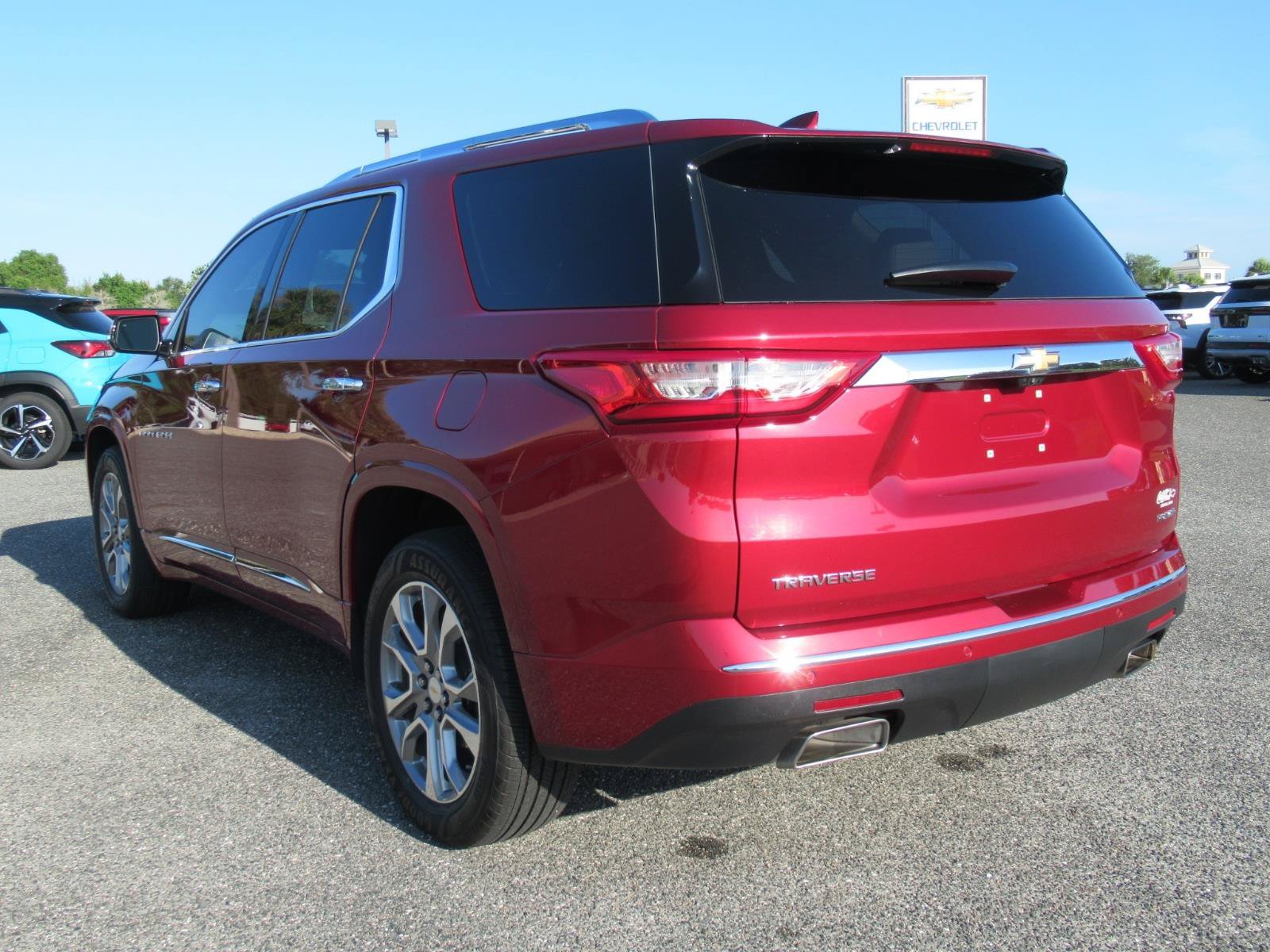 Used 2019 Chevrolet Traverse Premier w/ Driver Confidence II Package FWD image 5