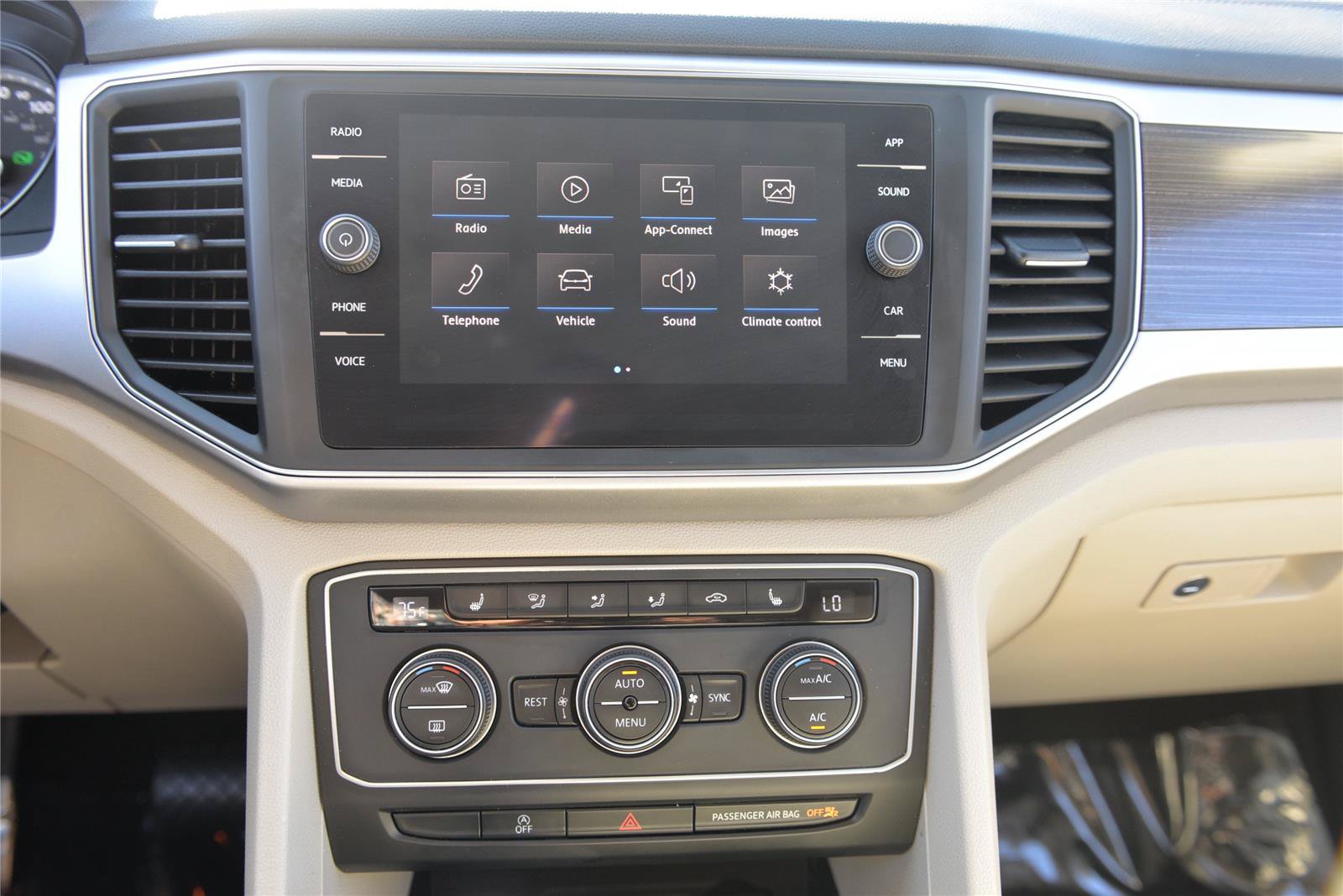 Used 2018 Volkswagen Atlas SE AWD/4WD image 28