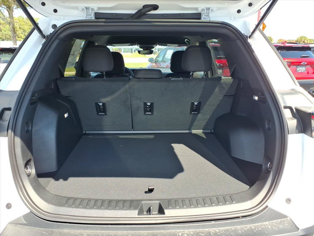 New 2027 Chevrolet Equinox LT w/ Safety and Technology Package FWD image 15