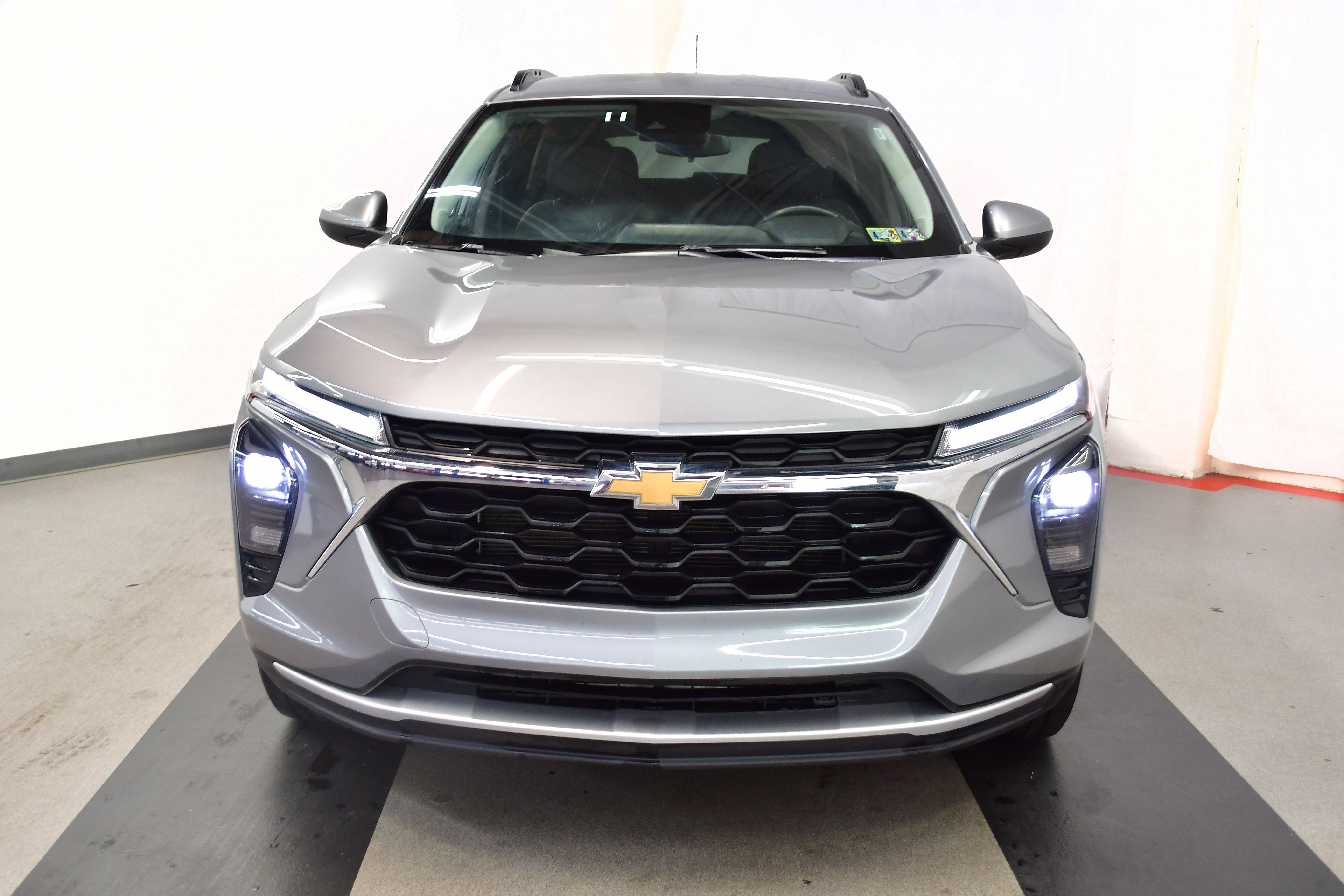 Used 2025 Chevrolet Trax LT w/ LT Convenience Package FWD image 10
