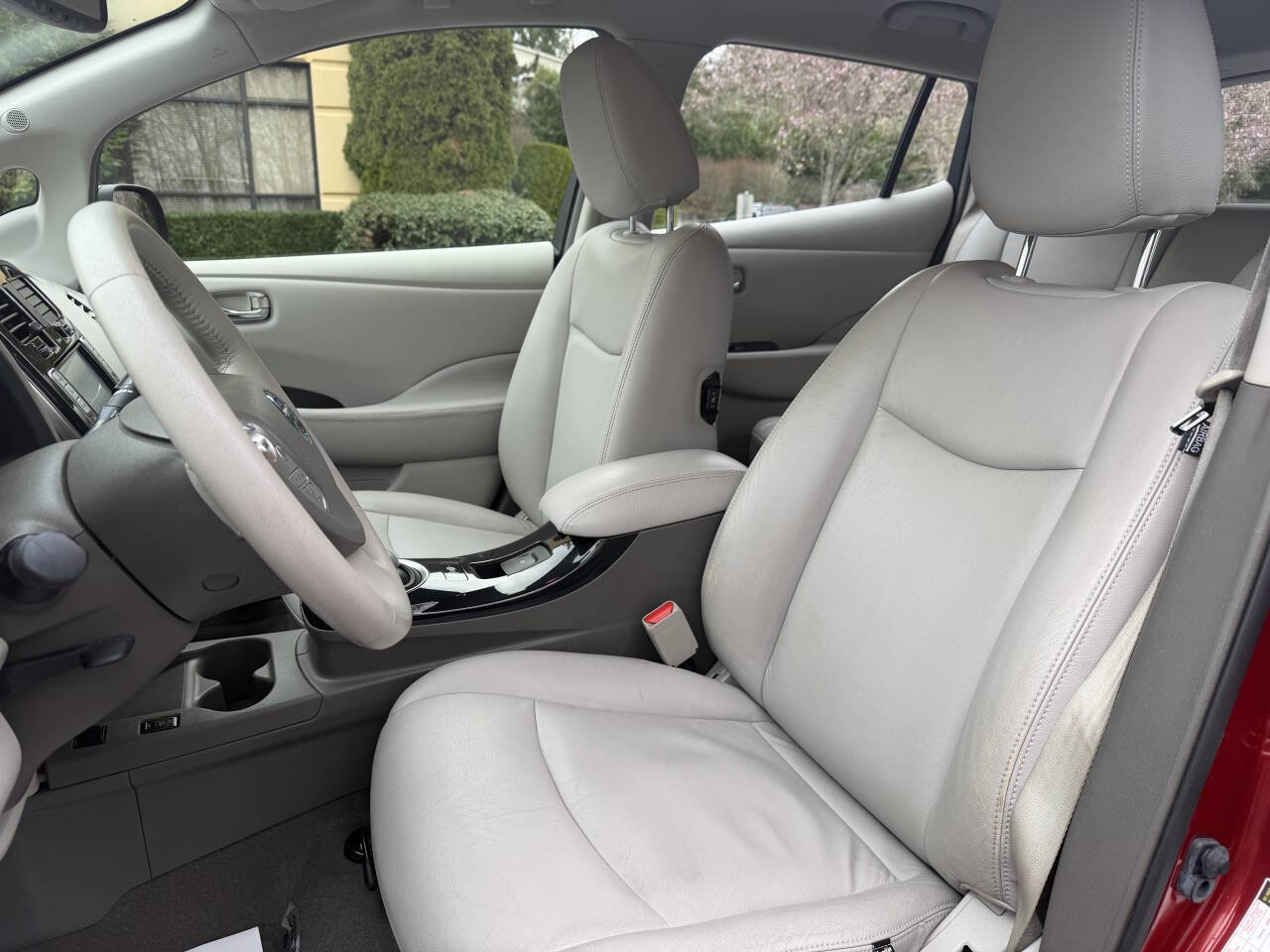 Used 2012 Nissan Leaf SL image 10