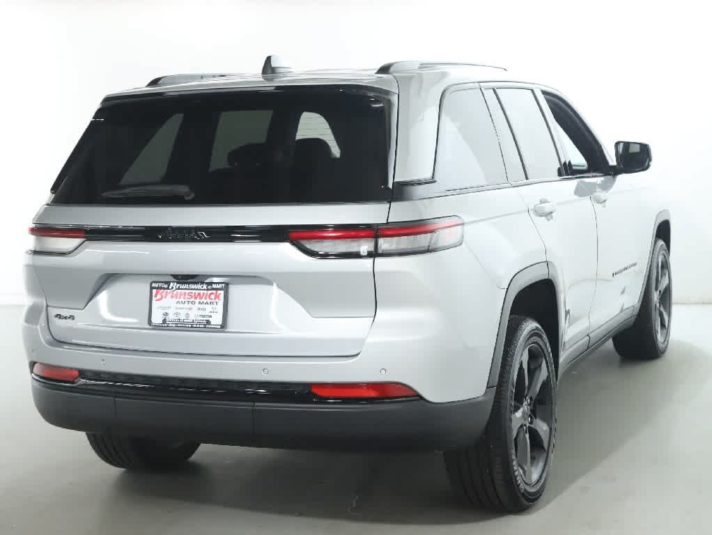 Certified 2024 Jeep Grand Cherokee Altitude AWD/4WD image 45