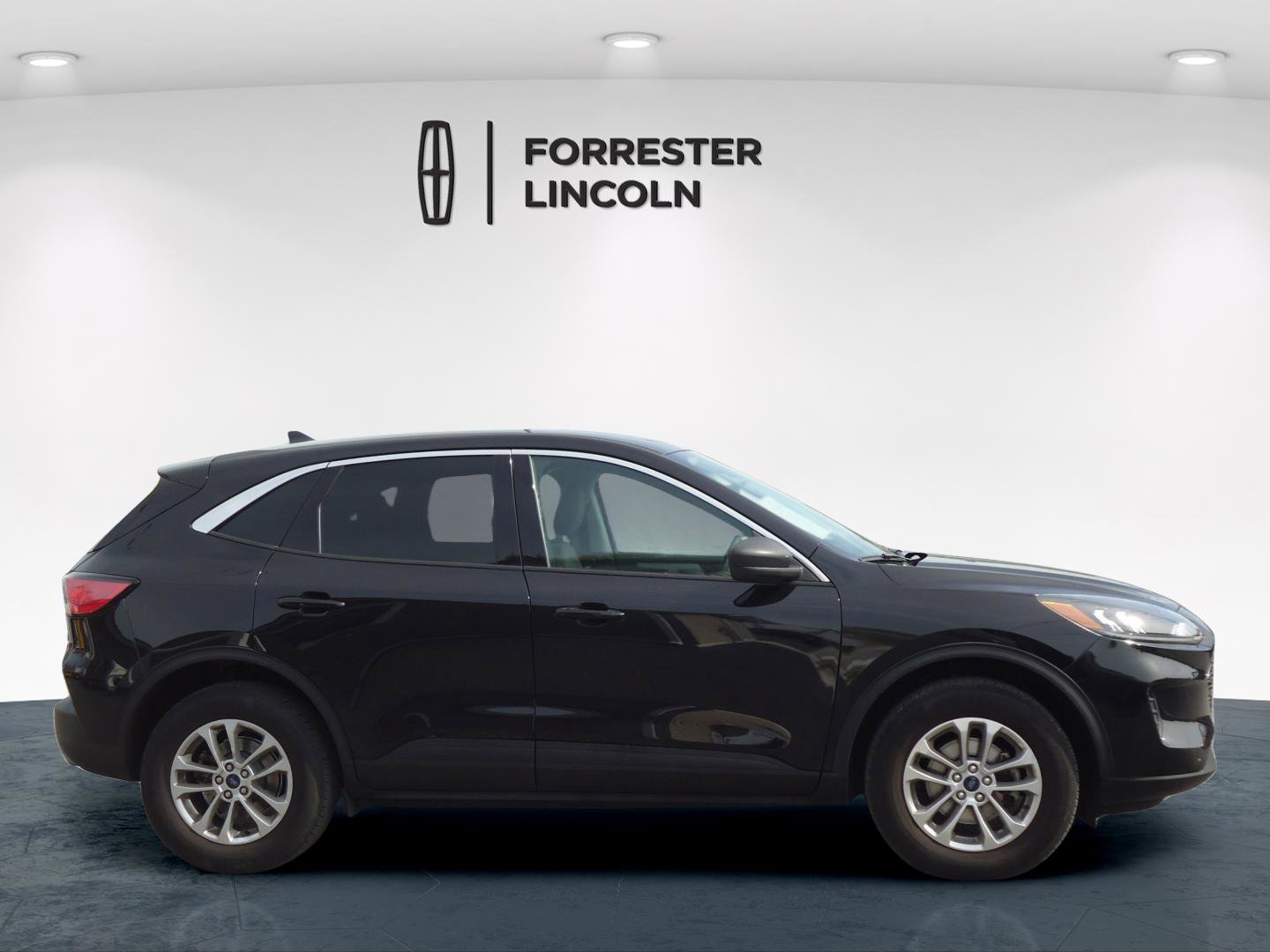 Used 2022 Ford Escape SE w/ Convenience Package image 2