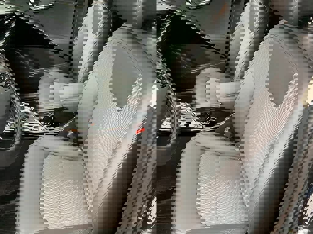 Used 2025 Kia Niro EX image 17