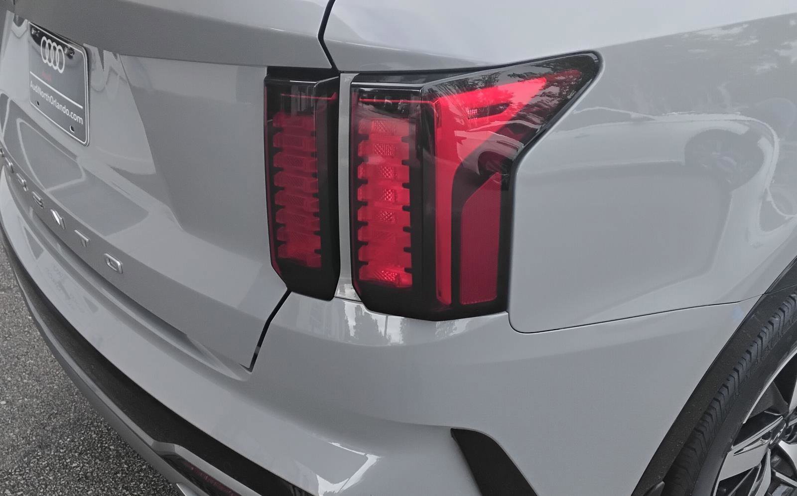 Used 2022 Kia Sorento EX w/ Panoramic Sunroof Package image 10