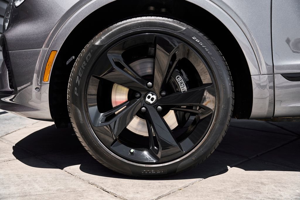 Used 2024 Bentley Bentayga AWD/4WD image 3