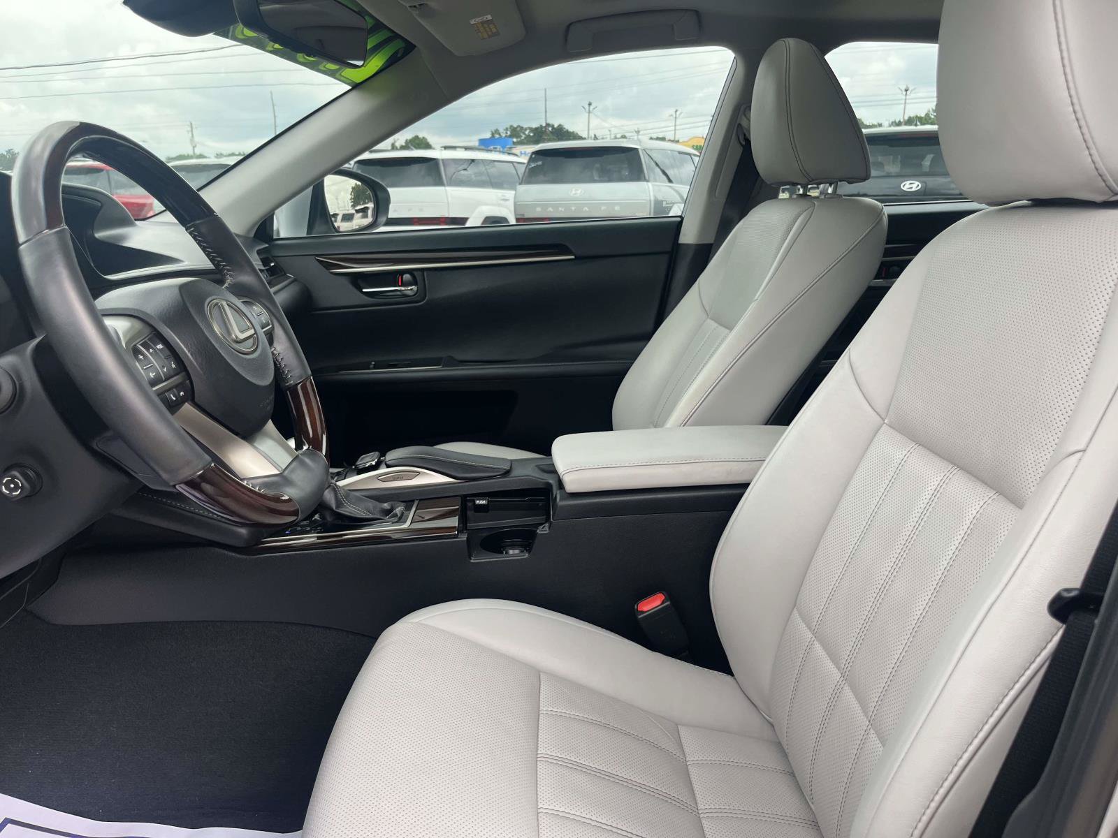 Used 2016 Lexus ES 350 w/ Luxury Package w/Wood Trim FWD image 15