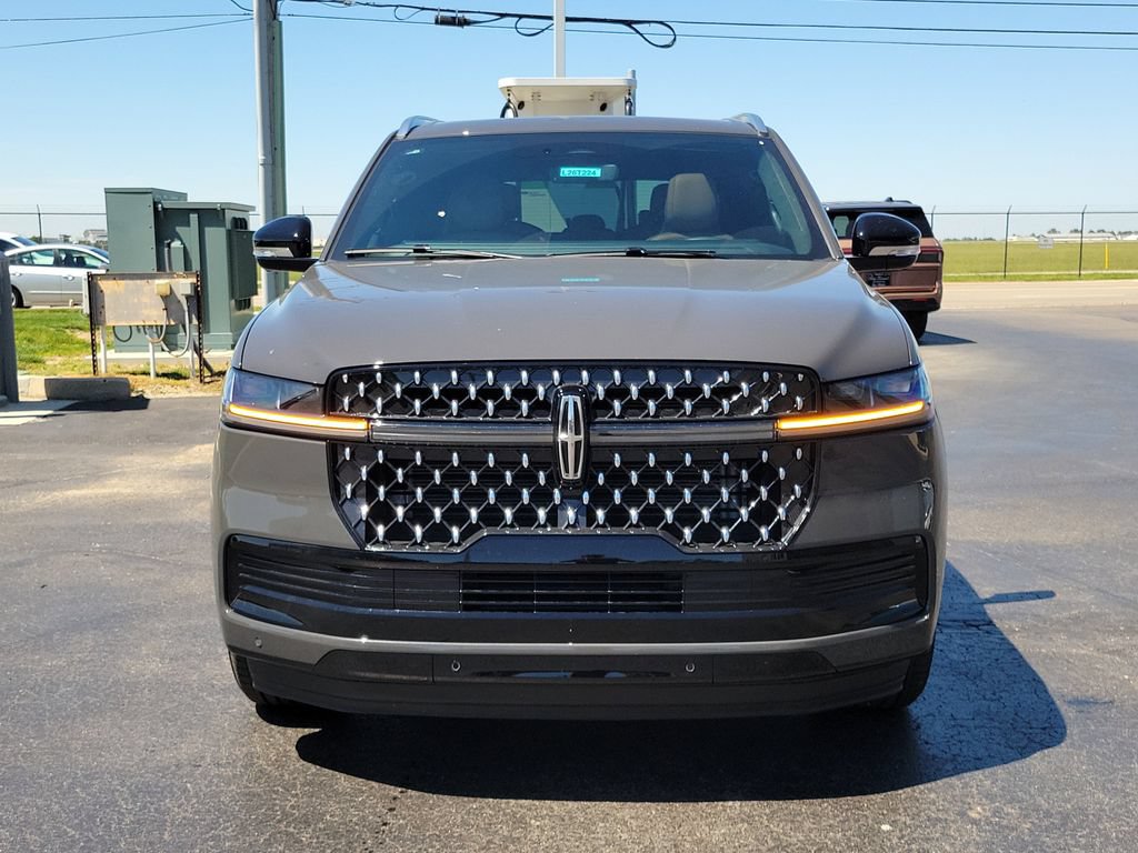 New 2026 Lincoln Navigator Black Label AWD/4WD image 2