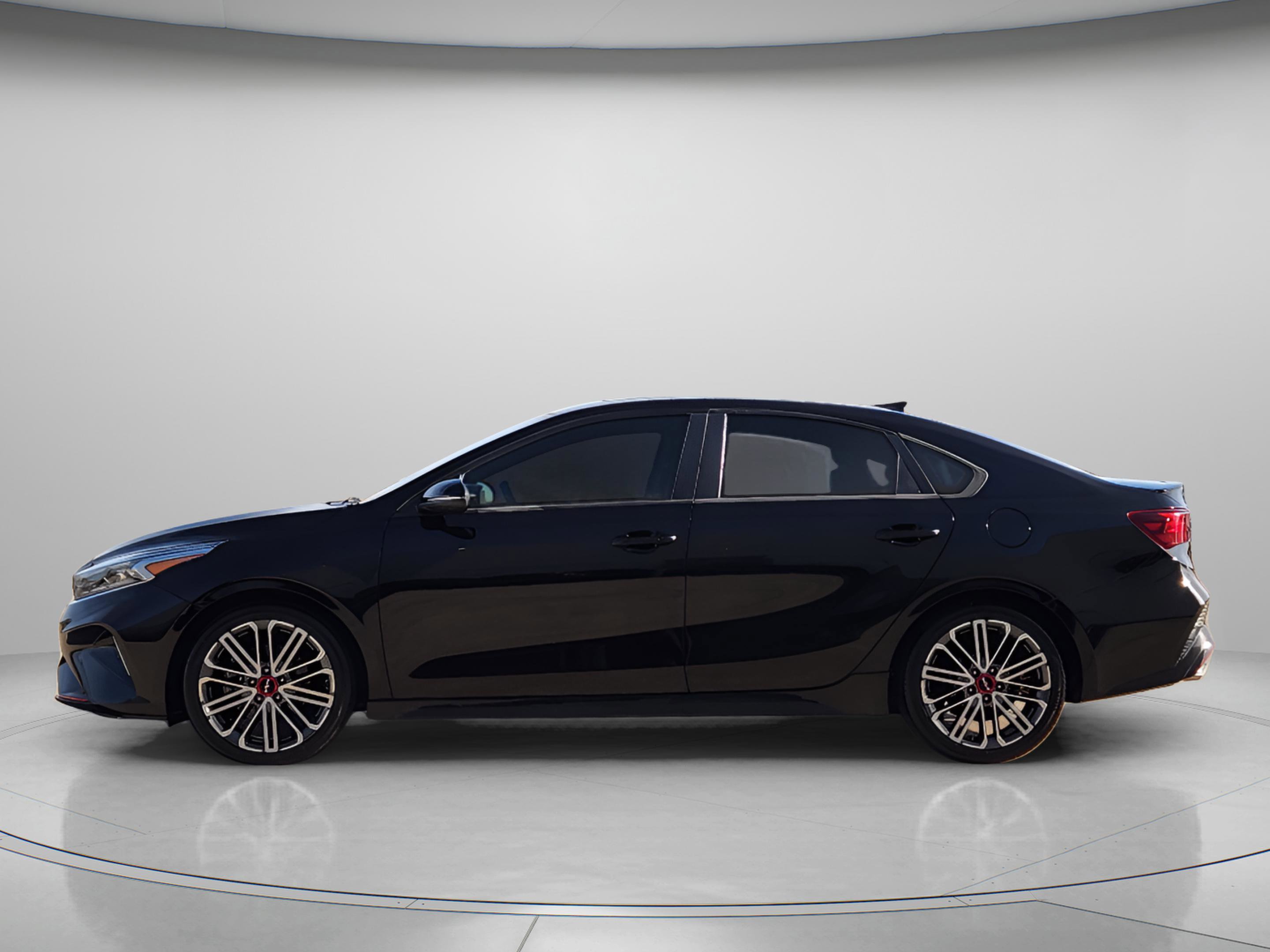 Used 2022 Kia Forte GT image 2