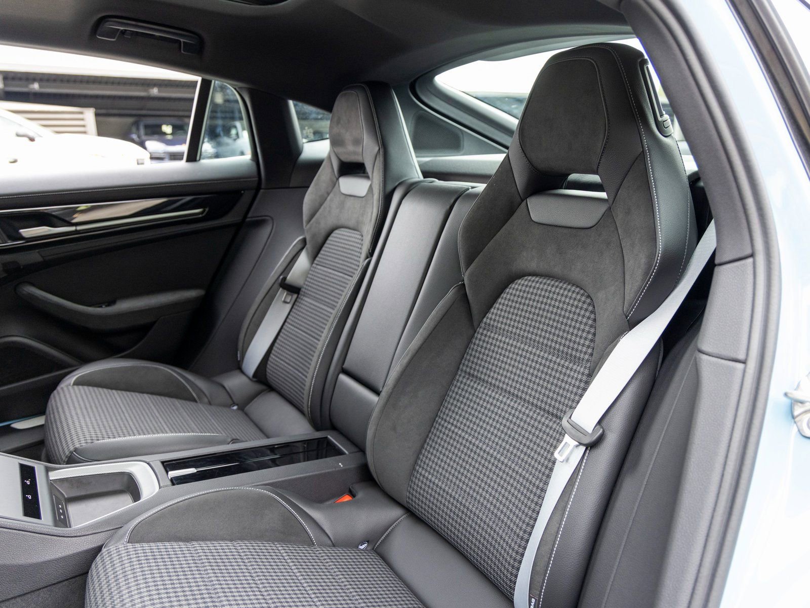 Certified 2025 Porsche Panamera 4 image 42