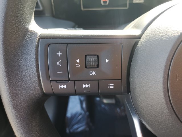 Used 2025 Nissan Kicks S FWD image 17