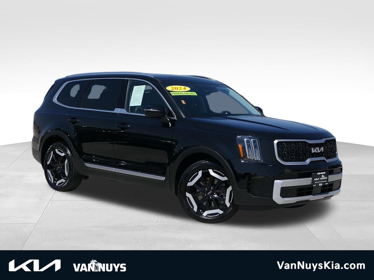 Used 2024 Kia Telluride EX w/ EX Captain's Chair Package