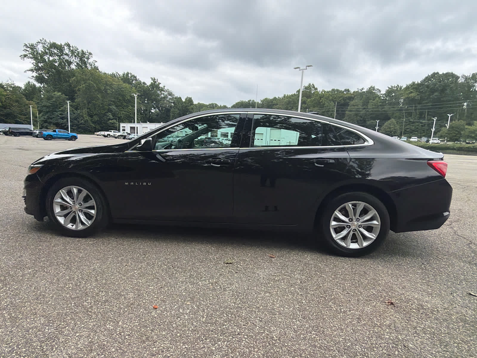 Used 2025 Chevrolet Malibu LT FWD image 11