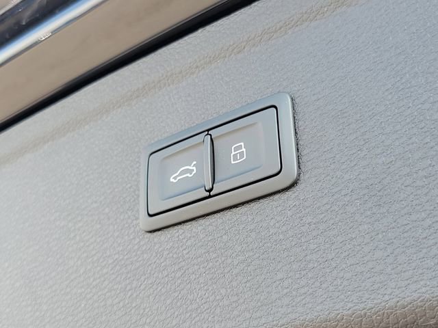 Used 2024 Audi Q5 e Premium Plus w/ Premium Plus Package image 31