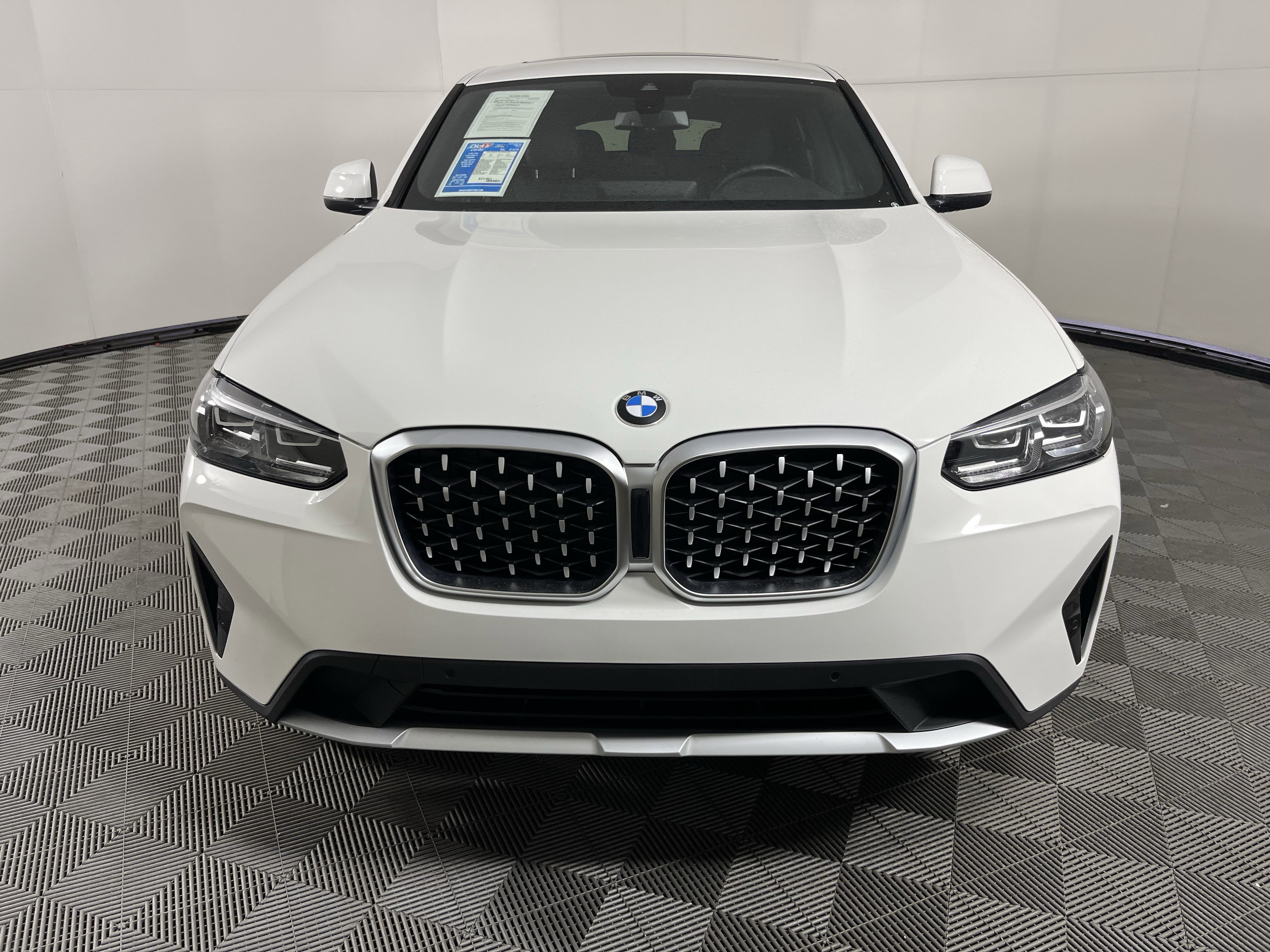 Used 2025 BMW X4 xDrive30i image 8
