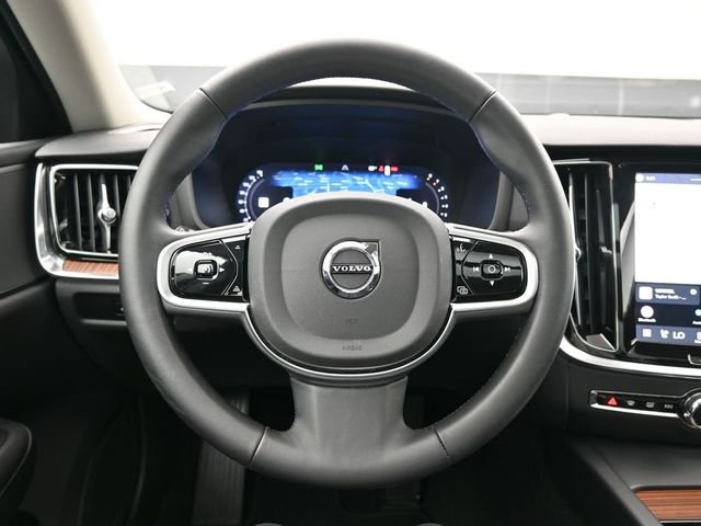 Used 2025 Volvo S60 B5 Plus image 24