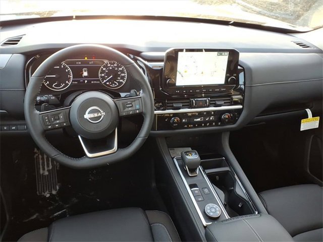 New 2025 Nissan Pathfinder SL w/ Black Appearance Package image 4