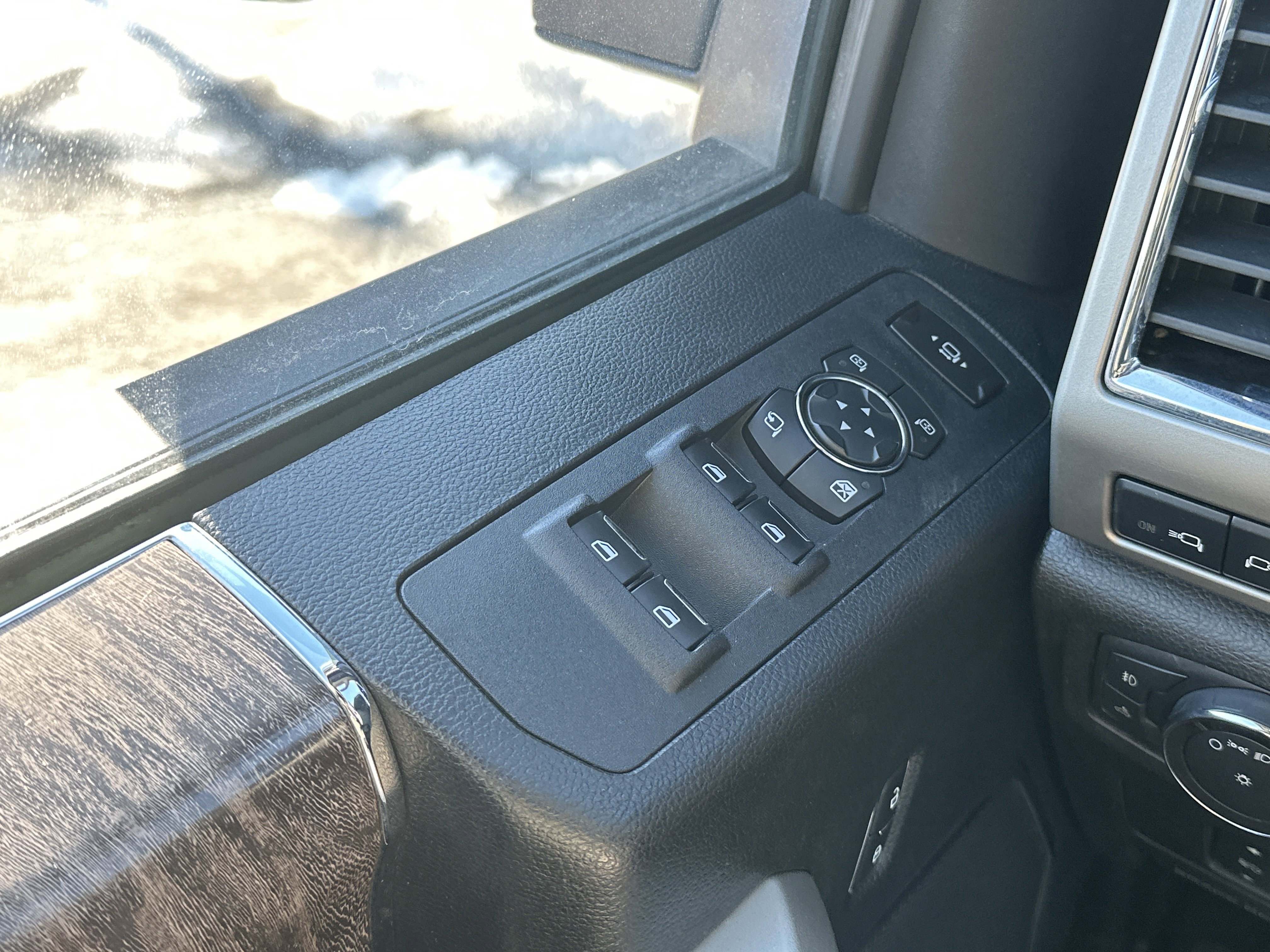 Used 2018 Ford F250 Lariat image 24