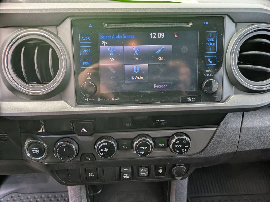 Used 2018 Toyota Tacoma TRD Sport AWD/4WD image 16
